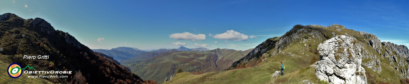 31 Panoramica al Passo di Grialeggio con vista sulla Val Taleggio.jpg